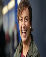 Julien MacDonald Profile images